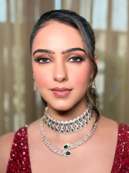 A front-facing close-up of the cocktail look, showing the perfect symmetry and sharp details.