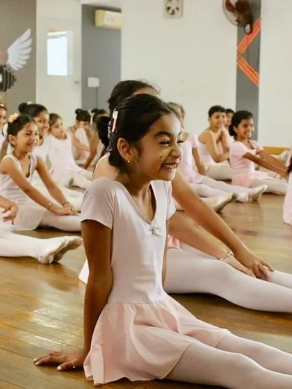 A peek into our Primary class at Kammanahalli. Students learn to follow instructions in a group setting, building discipline and coordination with smiles on their faces.