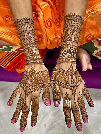 It was a blessing to do my mother's mehendi for her Parna function. So grateful for these moments.