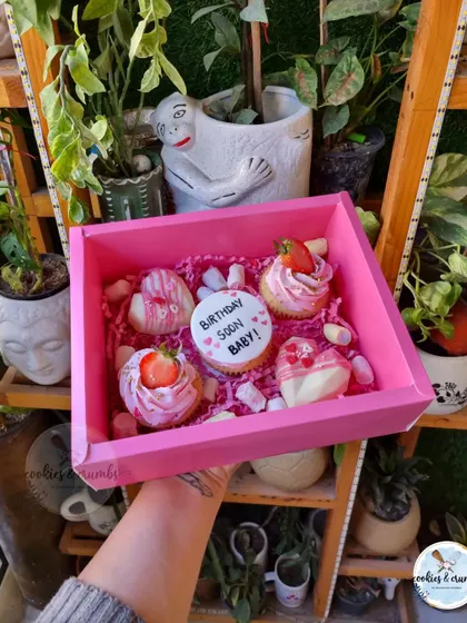 A closer look at the mini treats box for a proposal. I love being a part of such special moments and creating treats that help tell a love story.