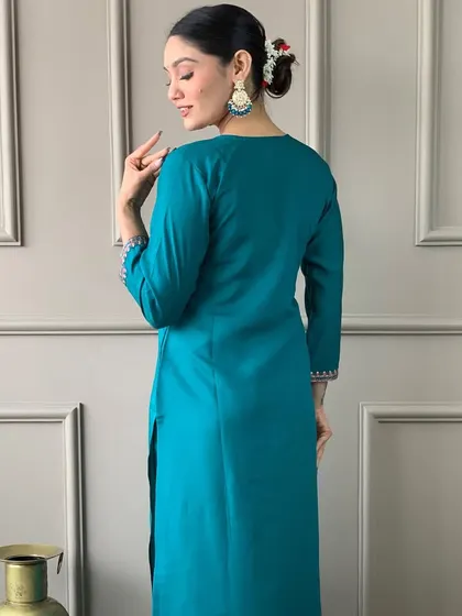 This aqua blue viscose chanderi kurta is so calming and beautiful. The printed floral dupatta adds a pop of color and freshness.