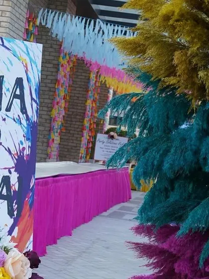 "Bura Na Mano Holi Hai!" This classic Holi slogan on a paint splattered sign, paired with a colorful pampas grass installation, sets a fun and carefree mood for the festival of colors.