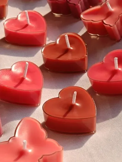 Light up your space with these charming heart and butterfly-shaped tea lights. Poured in durable polycarbonate shells, they are perfect for creating a romantic and magical atmosphere.