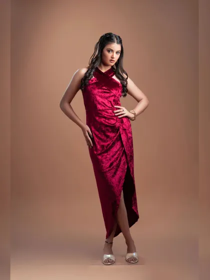 A duplicate of image 53, showing the full outfit.