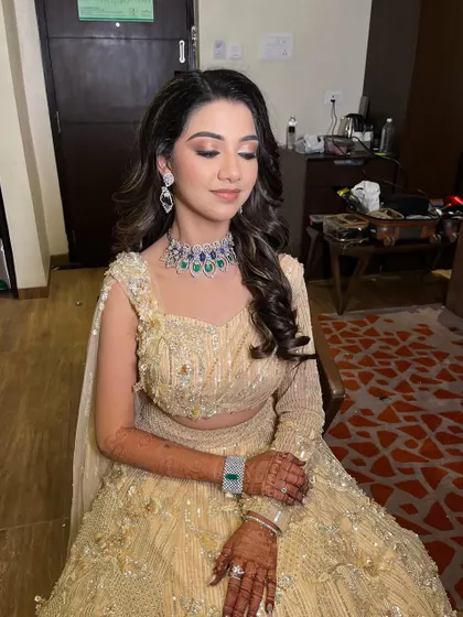 A close-up of this dreamy sangeet look. You can see the smooth, radiant finish on the skin and the perfectly blended eyeshadow, creating a look of pure elegance.