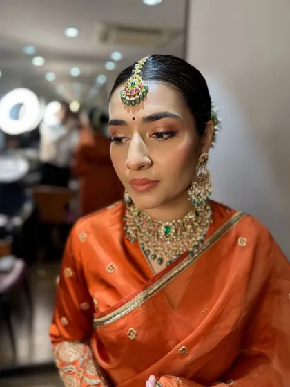 My bride Hanita in a stunning rust-hued saree. For this look, we went with warm, earthy tones on the eyes and a luminous base to create a minimal yet editorial feel.