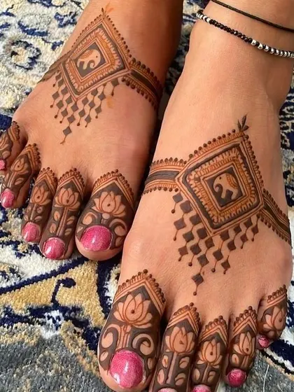Don't forget the feet! I create beautiful foot mehndi, or payal designs, that complement your hand mehndi. This design features traditional elephant motifs inside a geometric pattern, with delicate lotus details on the toes.