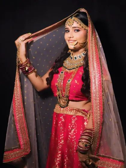 Another beautiful shot of the bride, showing the complete look with the veil.