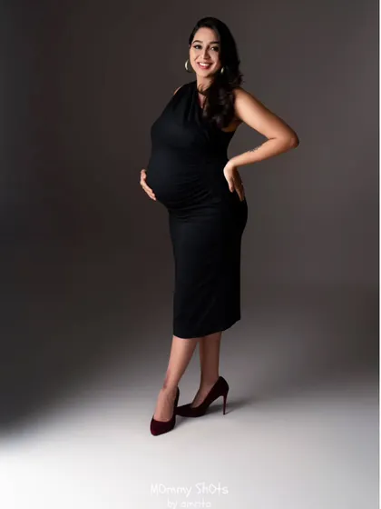 A simple and elegant black dress for this maternity portrait. The makeup is kept clean and radiant, with a happy smile being the best accessory.