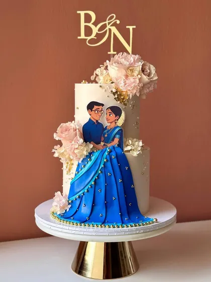 A full view of the custom couple cake, showing the beautiful balance of personal details and classic floral design.