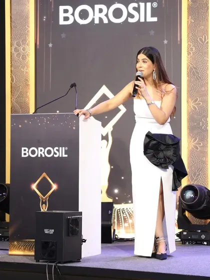 Delivering the closing remarks at the Borosil gala in Dubai. A successful event ends with a powerful and memorable message, leaving the audience with a positive feeling.