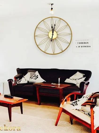 The flower wall clock, a simple yet beautiful design that complements a wide range of decor styles.