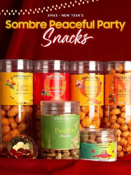 Here are the snacks from the 'Sombre Peaceful Party' hamper. This assortment includes five savoury snacks and mini cookies, perfect for a cozy and flavourful evening.