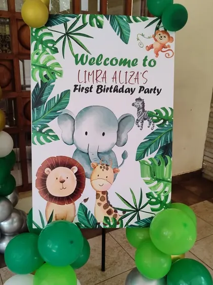 A personalized welcome sign for a jungle-themed first birthday party.