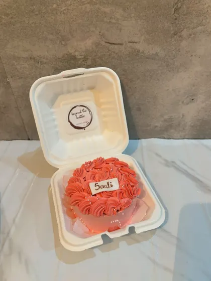 Another look at the pretty rose bento cake for Saadi.