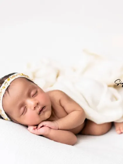A duplicate of image 99, a peaceful and classic newborn pose.