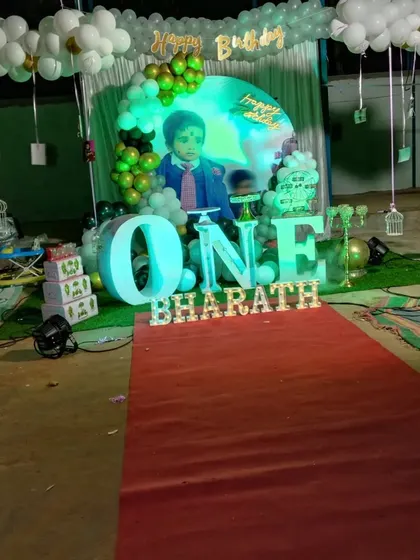 We can add special effects like this dry ice smoke to create a dramatic and magical entrance for the birthday celebration.