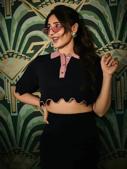 A happy and bright shot that shows off the fun side of this retro-inspired look. Her smile is infectious!