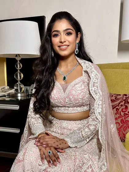 A sangeet look straight from a dream. For Anushree, we created a soft and timeless look with a touch of pink shimmer, perfect for a magical evening. This is the kind of elegant glam that you'll look back on and love forever.