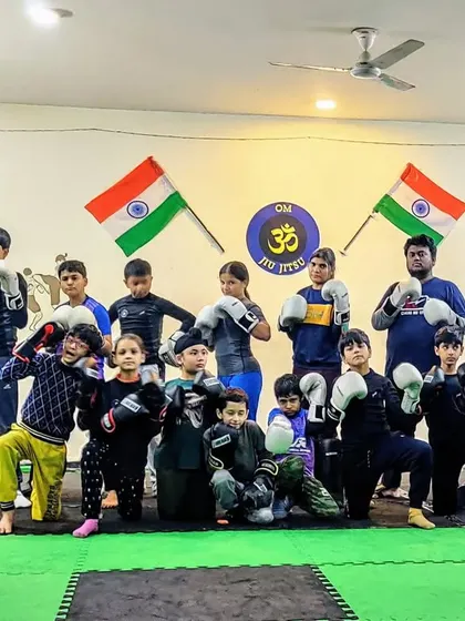 Fun and focus in our Sunday Muay Thai class. This group of kids and adults is ready to put in the work, all while enjoying the supportive atmosphere of our gym.