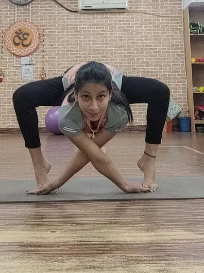 An incredible display of flexibility from one of our members. With regular practice and our guidance, you can also improve your body's range of motion significantly.