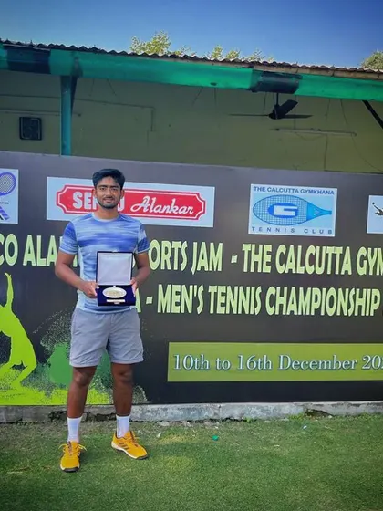 A solo shot of Iftikhar with his winner's plaque in Calcutta.