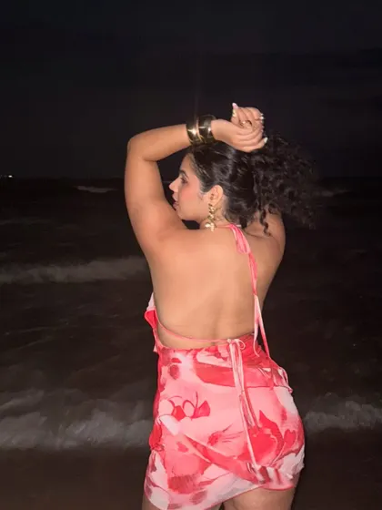 Bali beaches are therapeutic af. This pink and red floral halter dress is perfect for a sunset walk on the beach. It’s lightweight, easy to pack, and makes a statement.