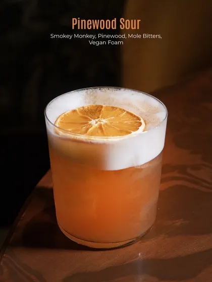 The Pinewood Sour, an earthy and frothy sour with pinewood and mole bitters.
