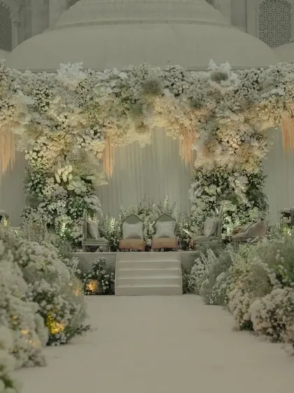 Set against the majestic architecture of Fairmont Jaipur, I designed this all-ivory mandap to feel like a serene floral haven. The sheer volume of white blooms created a sense of pure, understated elegance.