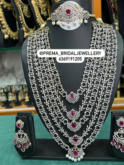 A multi-layered AD and ruby haaram, perfect for a grand reception look.