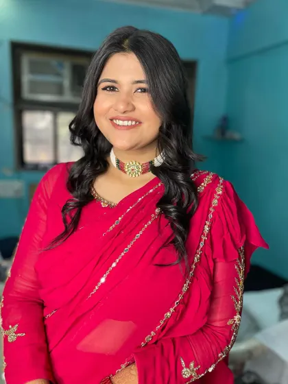 A big, happy smile. This look is all about celebrating color and joy.