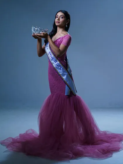 A beautiful shot of the winner holding her crown, wearing the pink mermaid gown. A perfect testament to feeling like royalty on your big day.