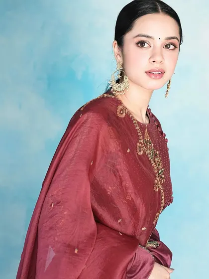 Nitanshi Goel looking absolutely stunning in my jewels. The large gold earrings are a celebration of traditional craftsmanship, perfect for the festive spirit of Diwali.