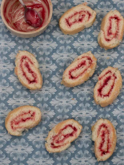 More jam rolls! They are just so photogenic and bring back such a sense of nostalgia for classic bakery treats.