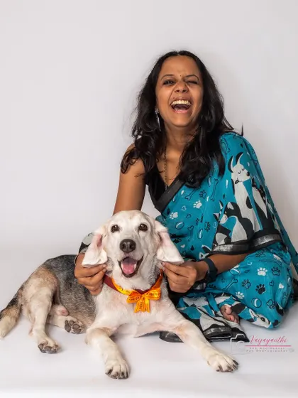 A joyful, candid moment between Seenu the beagle and his mom during their studio session.