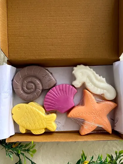 Another version of the sea animals soap hamper, with a different assortment of colorful, kid-friendly soaps.