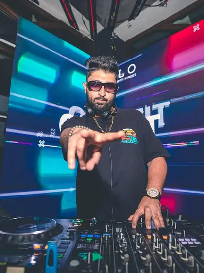Pointing straight at the camera, inviting you to join the party. This is my call to the dance floor.