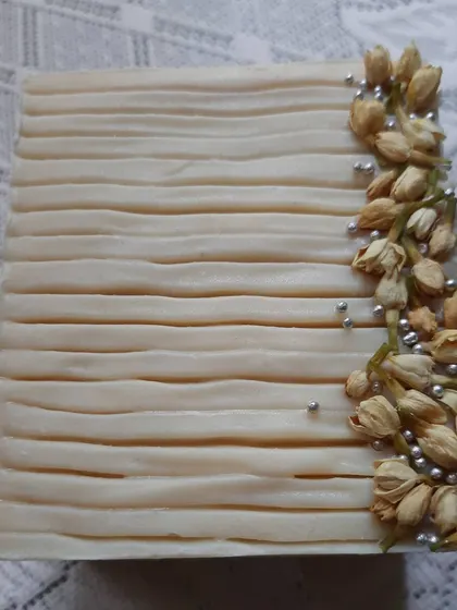 This is my Cooling Ice Apple soap, one of the most elegant bars I've ever made. The design is inspired by nature, with delicate ridges and real dried jasmine buds, making it a beautiful and functional piece of art for your bathroom.