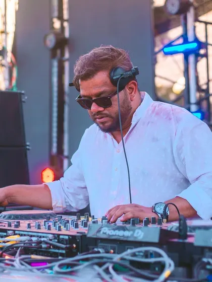 Another shot from my Holi set, focused on the mix.