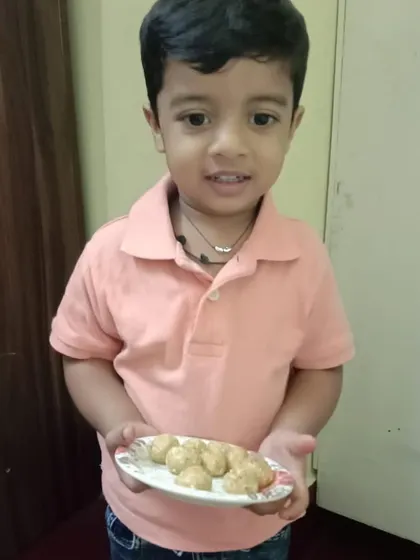 Even through a screen, we can cook together! Our children followed along during a digital class to make their favorite delicacies, proudly showing their creations and sharing the joy with their families.