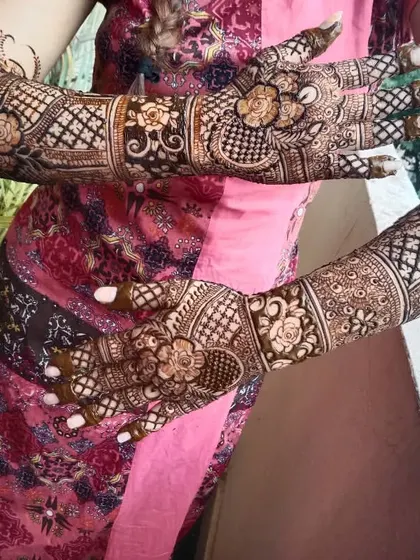 A back hand view of a full bridal design. The intricate patterns and floral motifs create a beautiful and cohesive look.