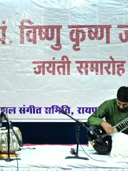 A full stage view of the concert in Raipur.