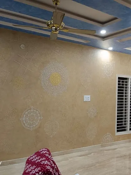 A closer look at the intricate mandala stencils on a textured base. This decorative finish is perfect for creating a focal point in living rooms or bedrooms, combining texture and pattern for a rich look.