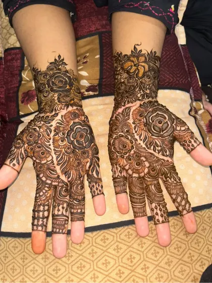Order done! A lovely, dense party mehendi with floral and paisley elements.