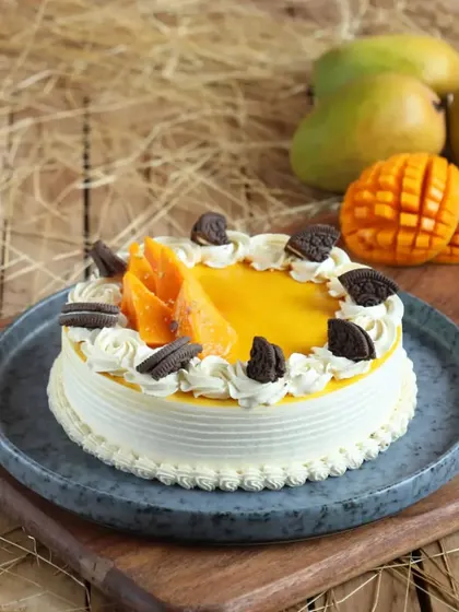 A fun twist on a classic, our Mango and Oreo Cake combines the tropical sweetness of mango with the crunchy, chocolatey goodness of Oreo cookies.