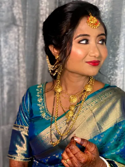 Another beautiful portrait of the happy bride.