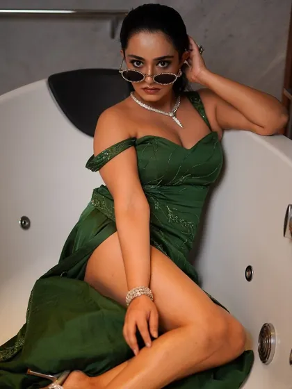 A final, strong pose from the series, summarizing the confident and glamorous mood of the entire shoot.