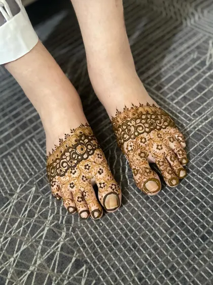 A slightly different pose showing the matching designs on both feet.