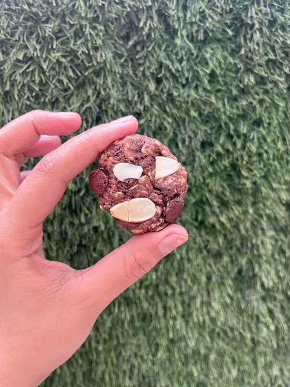 Our Chocolate, Almond & Oat cookie is a perfect guilt-free snack. It's gluten-free, contains no refined sugar, and is loaded with wholesome ingredients to fix your sugar cravings.
