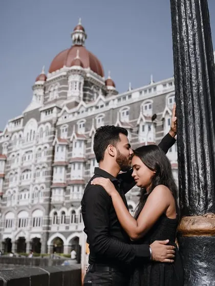 Your love story against the iconic backdrop of Mumbai. I use the city's famous landmarks, like the Taj Mahal Palace Hotel, to create chic, modern pre-wedding photos that are both personal and timeless.